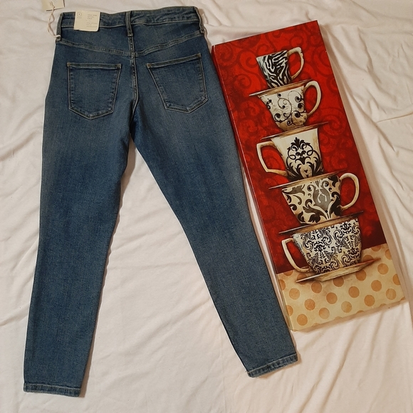 Universal Thread High Rise - Picture 5 of 7